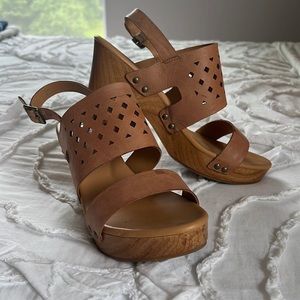Korks by Kork-Ease Aliana size 9. Color Tan.